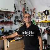 �Ferdy� ci accoglie con un gran sorriso. �� iniziato tutto 13 anni fa per passione � esordisce �. Poi man mano ho capito che quello che all�inizio era solo un hobby poteva diventare per me un lavoro...